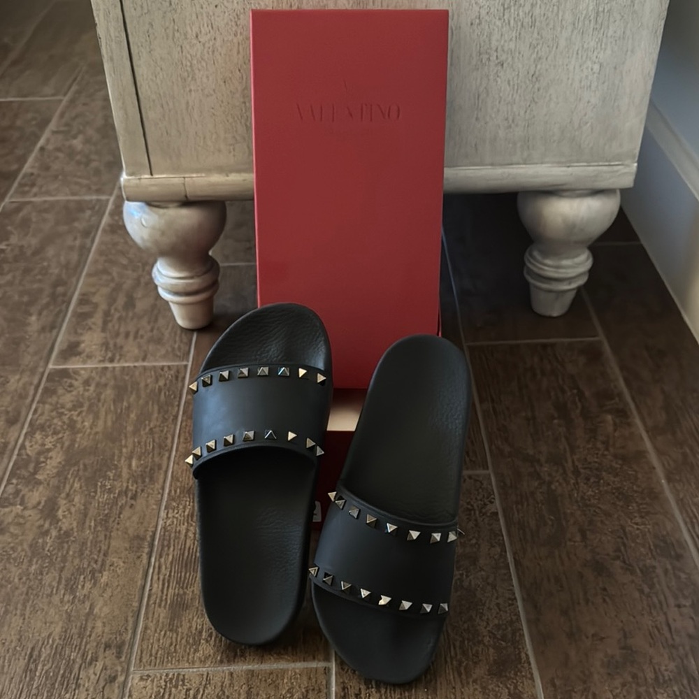 Pre-Owned Valentino Black Slide Sandals with Studs